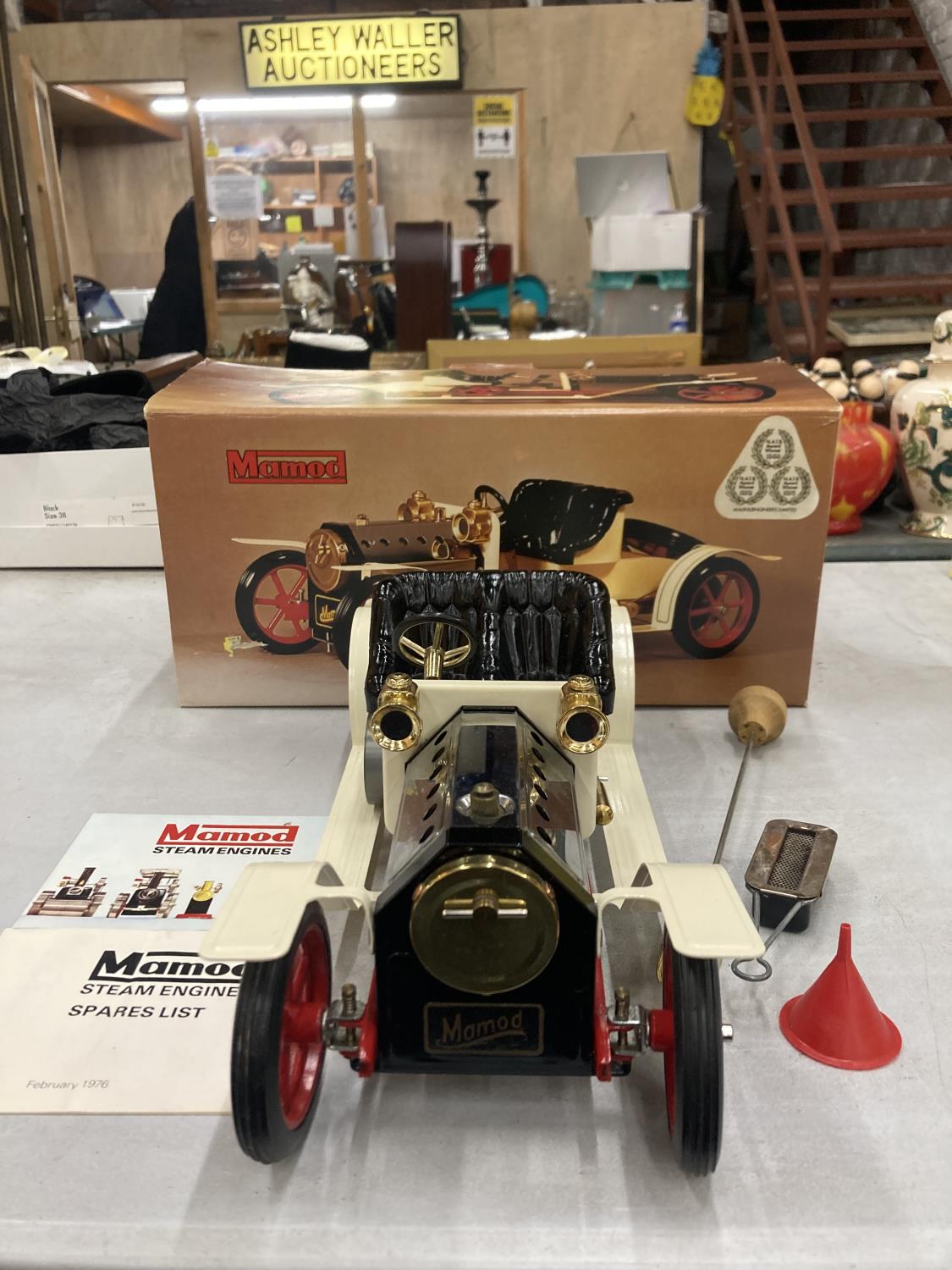 A BOXED MAMOD STEAM ROADSTER SA1 STEAM CAR - Bild 2 aus 5