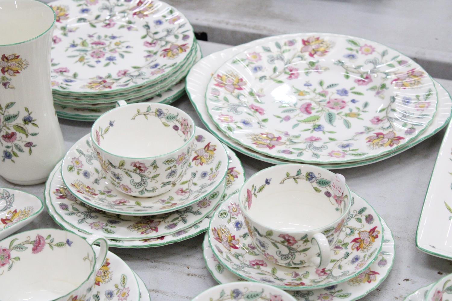 A LARGE MINTON "HADDON HALL" TEA SET TO INCLUDE CUPS, SAUCERS, SIDE PLATES, CAKE PLATES, SUGAR - Image 5 of 6
