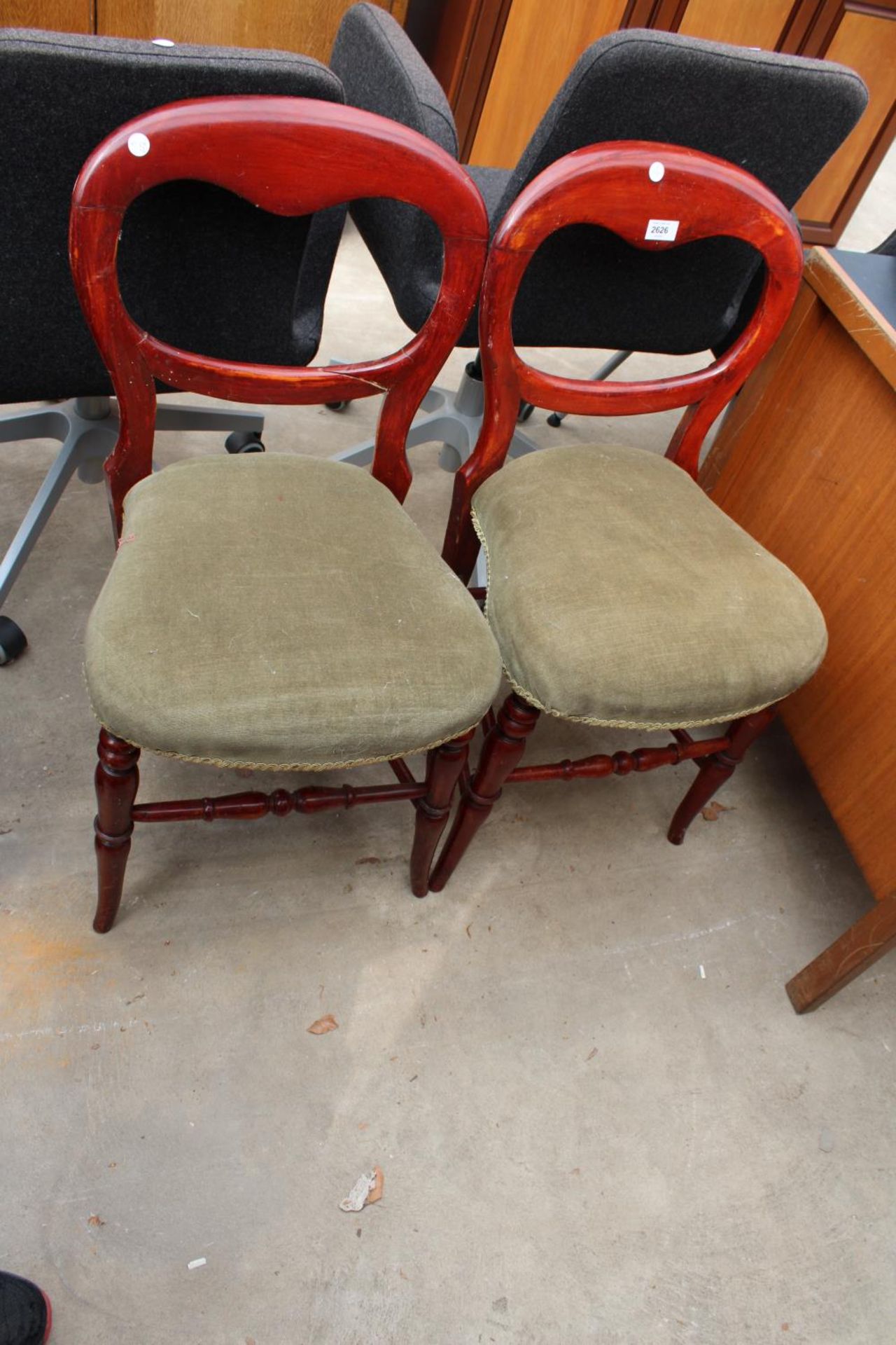 A PAIR OF VICTORIAN PARLOUR CHAIRS