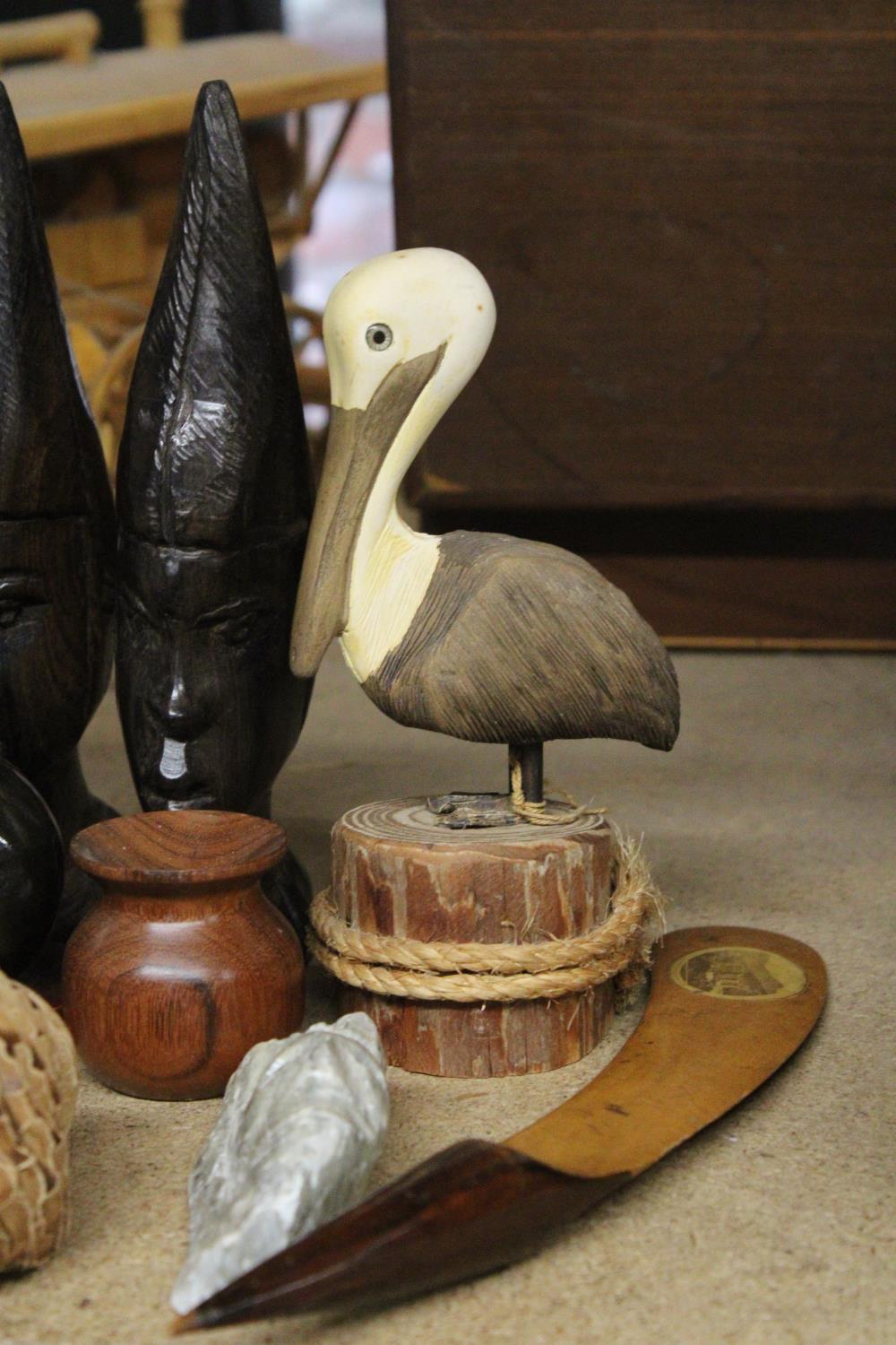 A MIXED LOT TO INCLUDE A STUDIO ART POTTERY BEAVER FIGURINE, A PAIR OF VINTAGE HAND CARVED WOODEN - Image 5 of 6