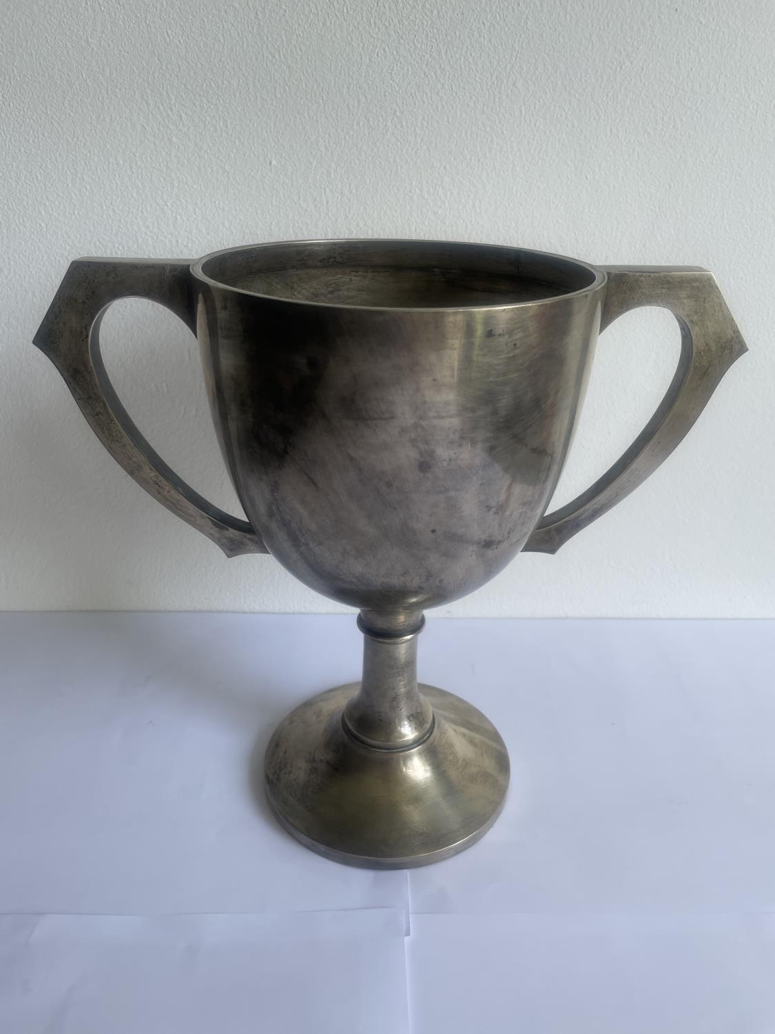 A HALLMARKED BIRMINGHAM SILVER TROPHY GROSS WEIGHT 689 GRAMS HEIGHT 23CM