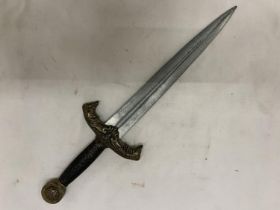 A HEAVY MYTHOLOGY LONG DAGGER, LENGTH 42CM