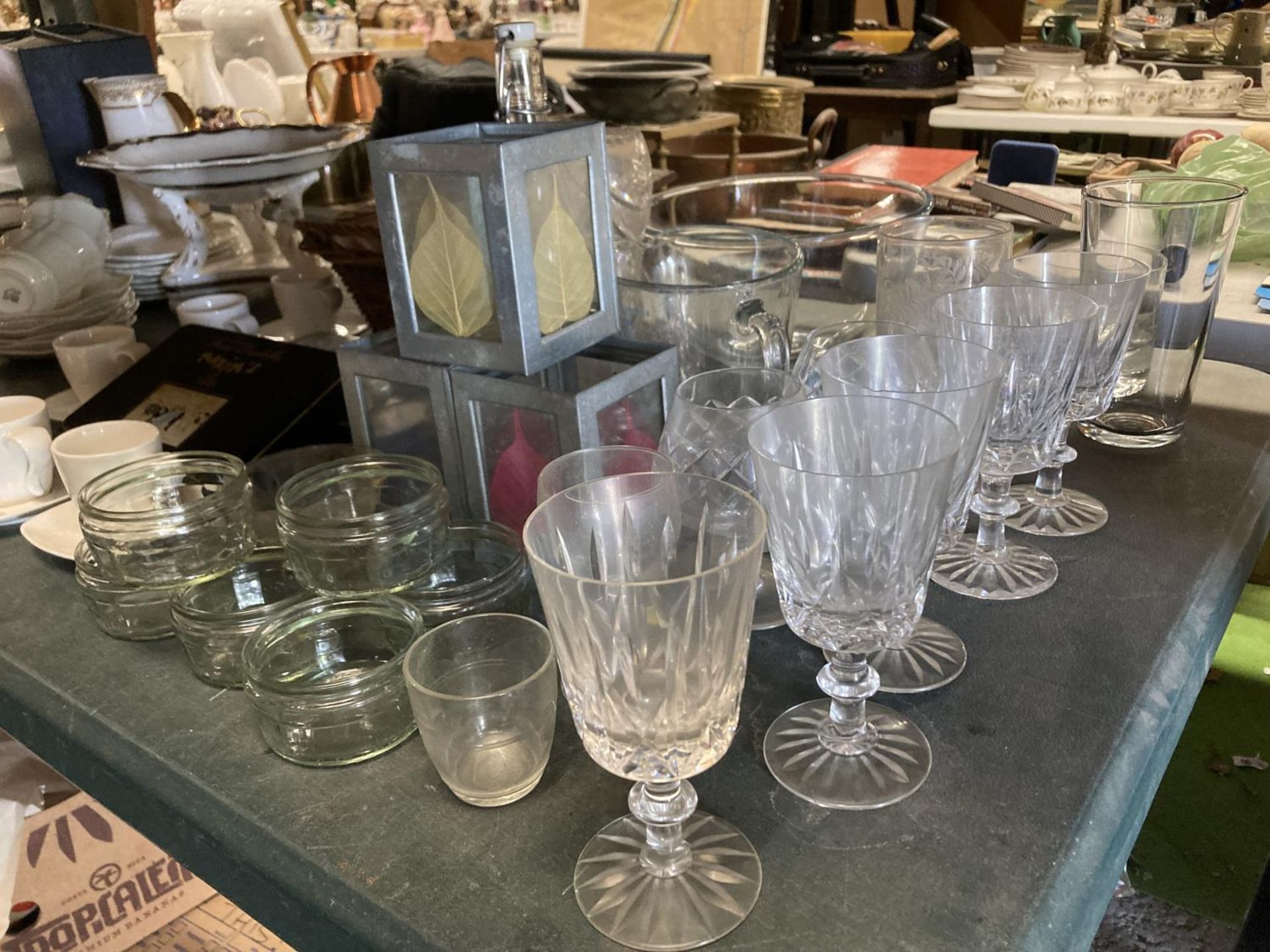A LARGE QUANTITY OF GLASSWARE TO INCLUDE TEALIGHT LANTERNS, WINE AND BRANDY GLASSES, TUMBLERS, - Image 3 of 5