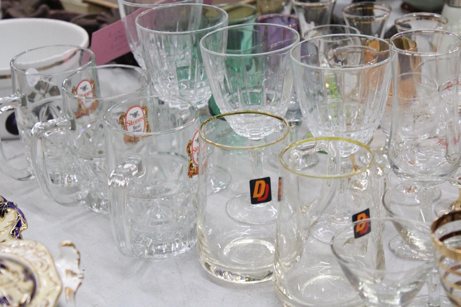 A QUANTITY OF GLASSWARE TO INCLUDE SHOT GLASSES, BEER GLASSES, WINE GLASSES, SHERRY GLASSES ETC - Image 2 of 6