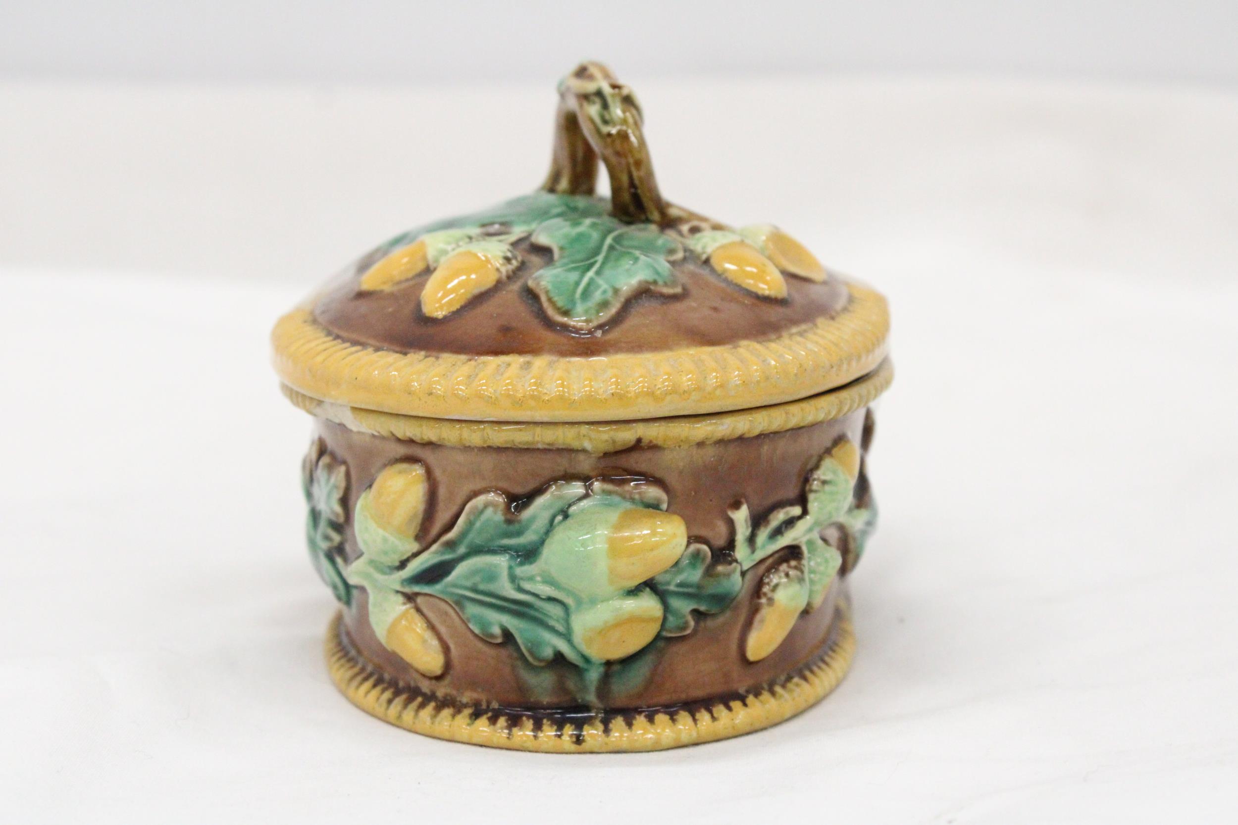 A MAJOLICA, OVAL, LIDDED POT, WITH OAK LEAF AND ACORN DECORATION - Image 3 of 6