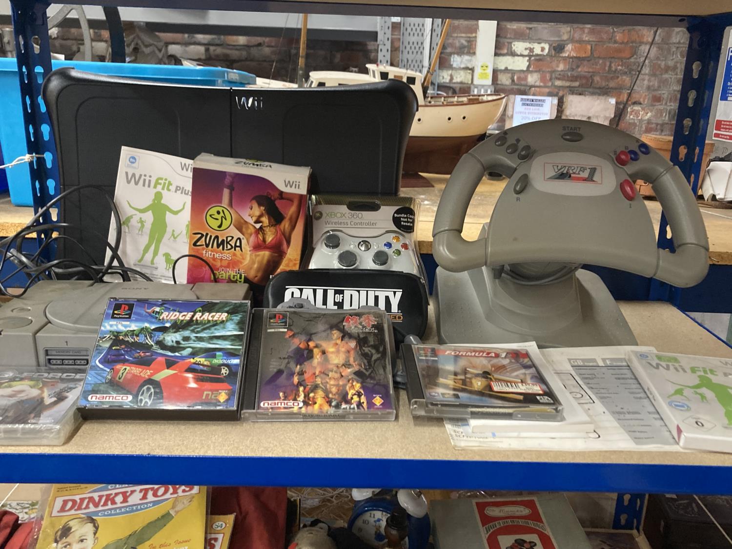 AN ASSORTMENT OF COMPUTER GAME ITEMS TO INCLUDE A PLAYSTATION ONE, WITH ONE CONTROLLER, A STEERING