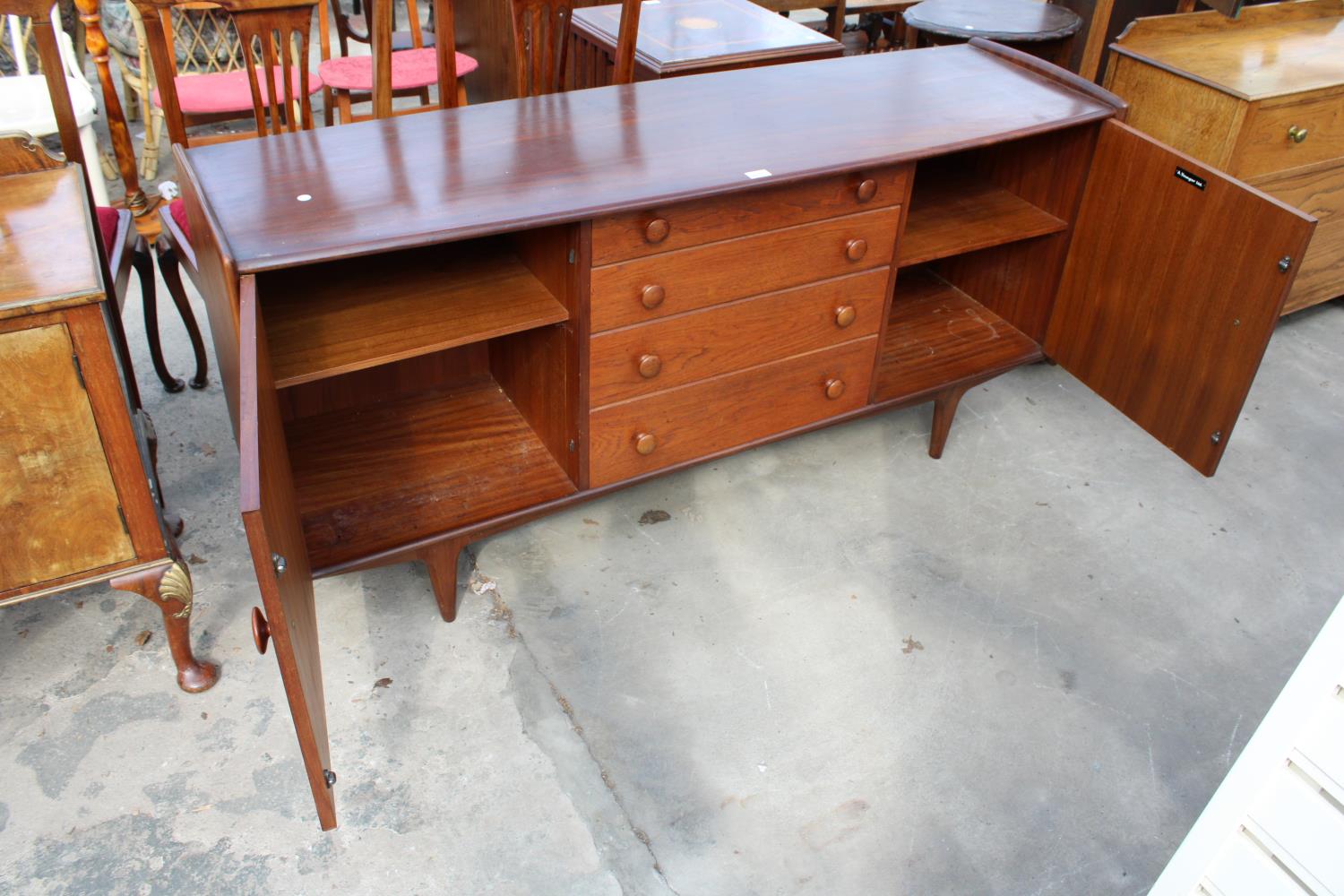 AN A YOUNGER LTD RETRO TEAK SIDEBOARD ENCLOSING TWO CUPBOARDS, FOUR DRAWERS, 66" WIDE - Bild 6 aus 7