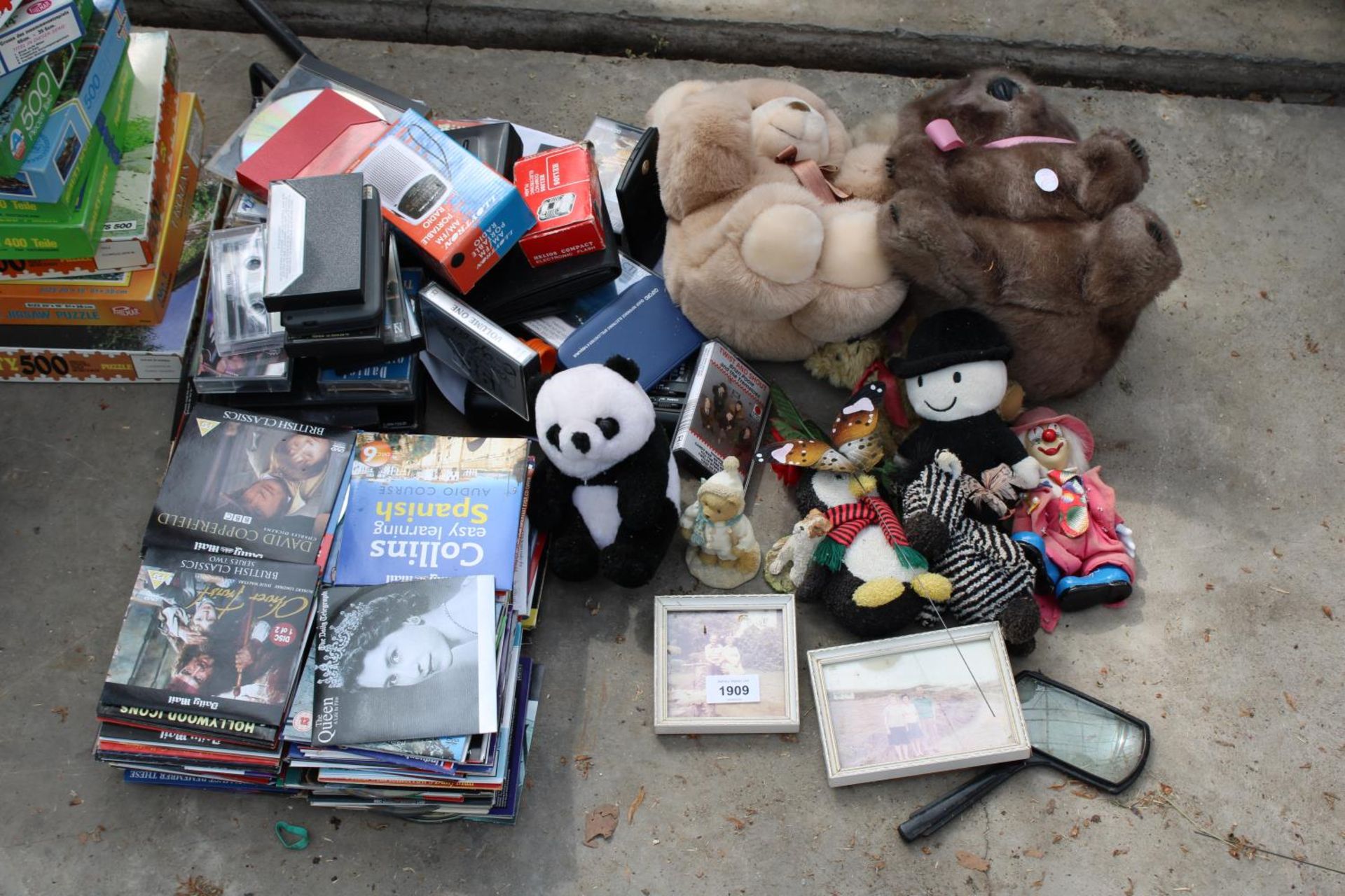 AN ASSORTMENT OF ITEMS TO INCLUDE TEDDY BEARS, CDS AND TAPES ETC