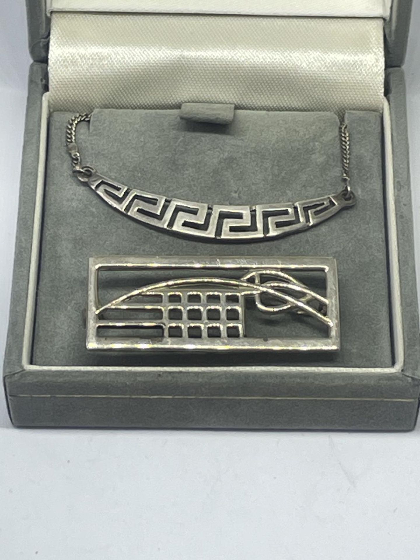 A SILVER MACINTOSCH NECKLACE AND BROOCH