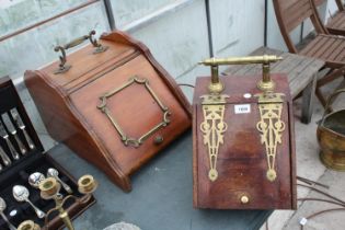 TWO VINTAGE WOODEN OAK PERDONIUMS WITH BRASS DETAIL
