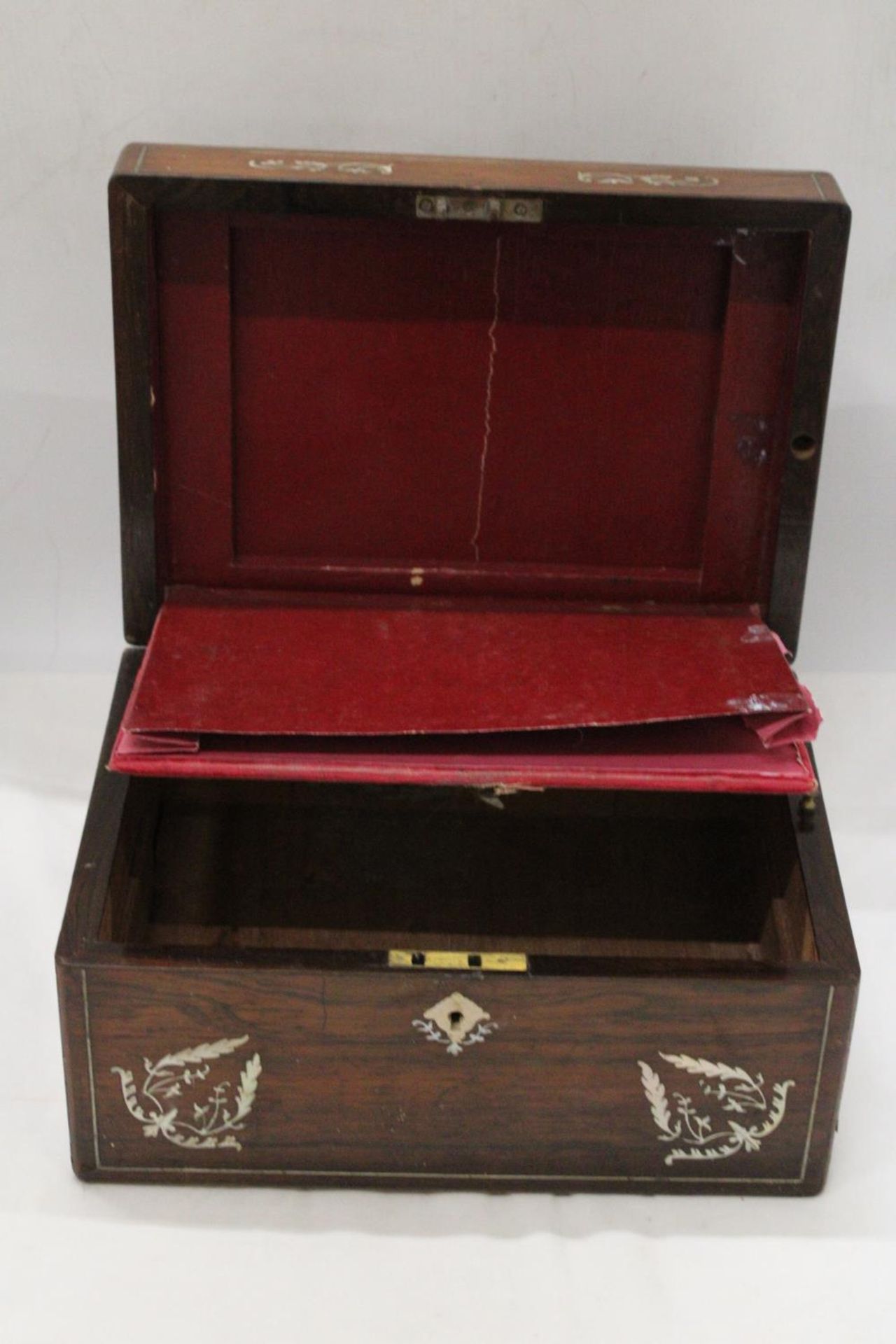 A VINTAGE MAHOGANY WORK BOX WITH MOTHER OF PEARL INLAY - Image 2 of 6