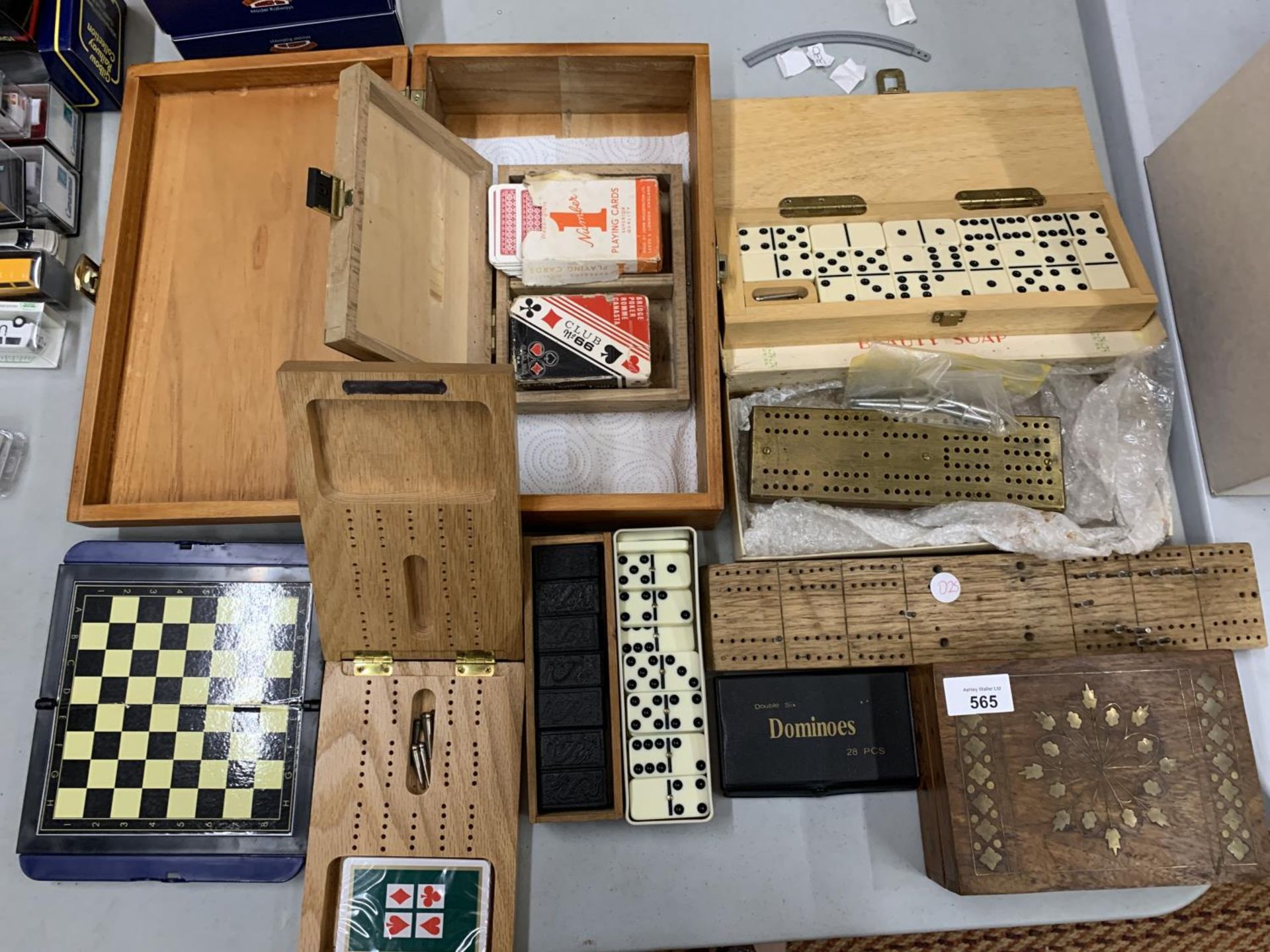 VARIOUS SETS OF DOMINOS, SCORE BOARDS AND PEGS, CARDS AND CHESS