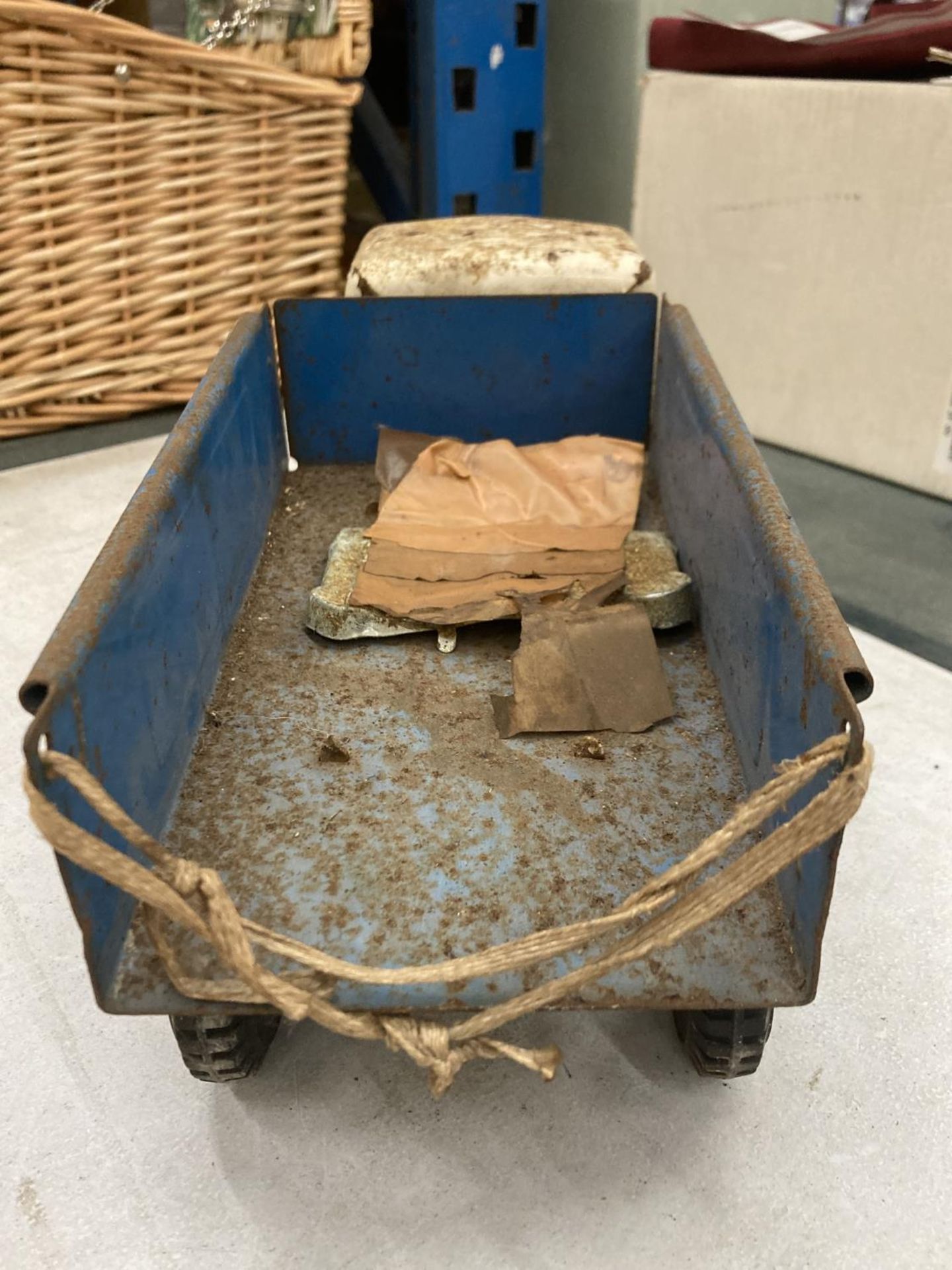 A BLUE AND WHITE TRI-ANG JUNIOR TIP LORRY FOR RESTORATION, THE FRONT GRILL IS PRESENT BUT THE BACK - Image 2 of 5