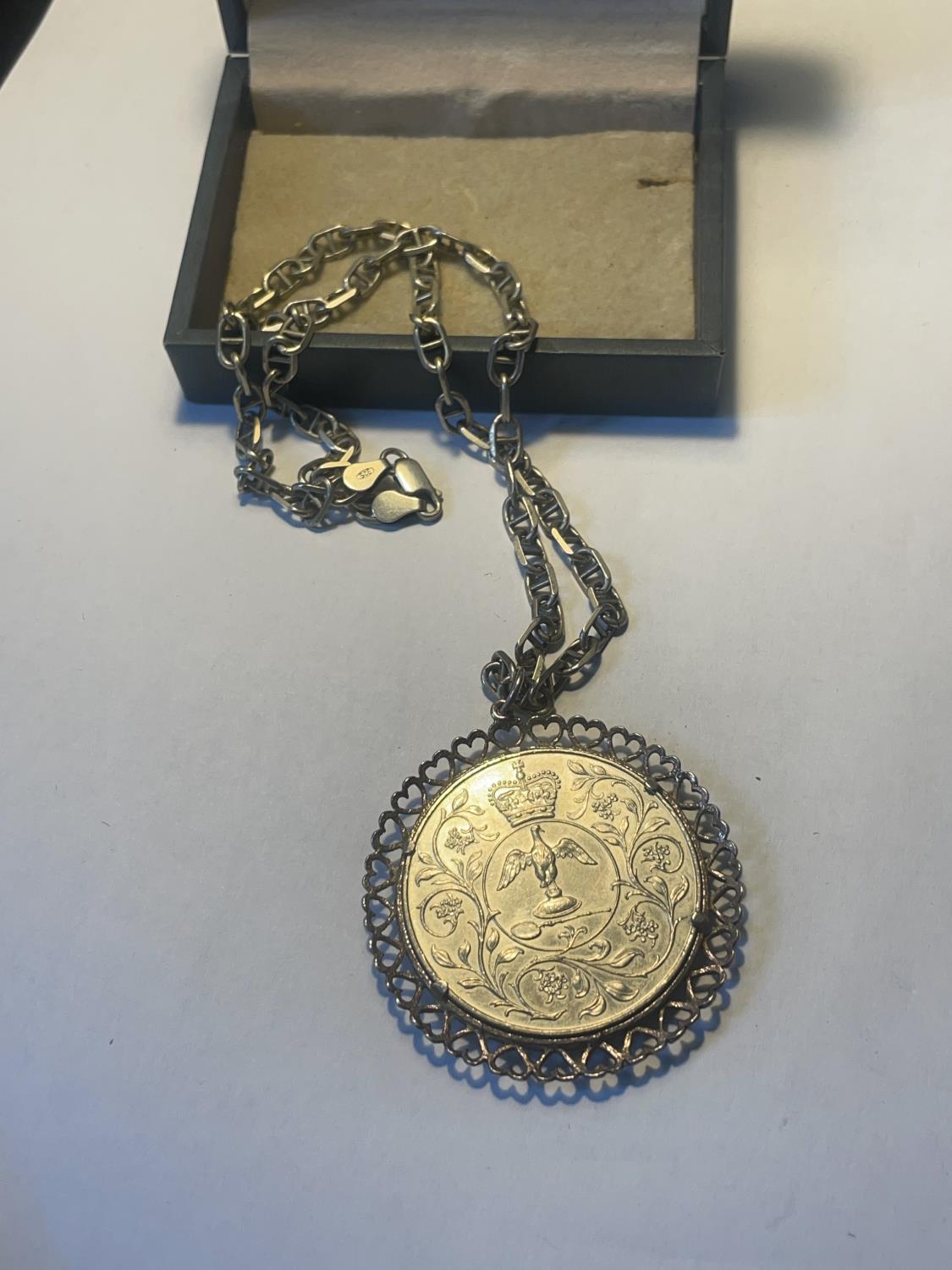 A SILVER NECKLACE WITH 1977 CROWN PENDANT