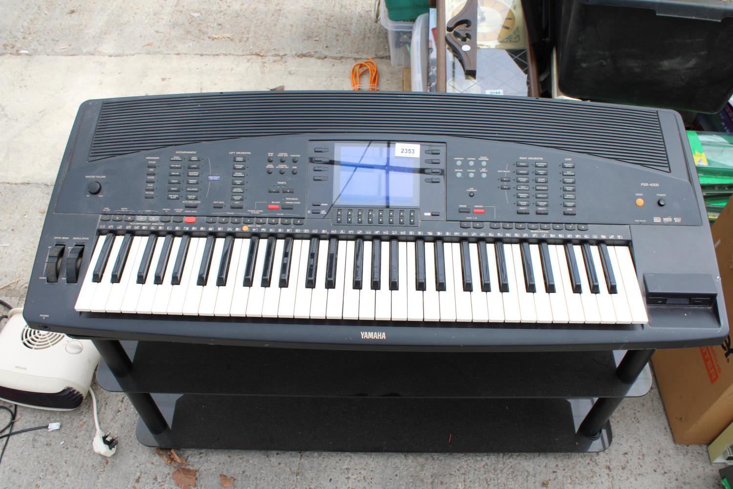 A YAMAHA PRS-4000 KEYBOARD WITH MANUAL AND FLOPPY DISCS - Bild 3 aus 3