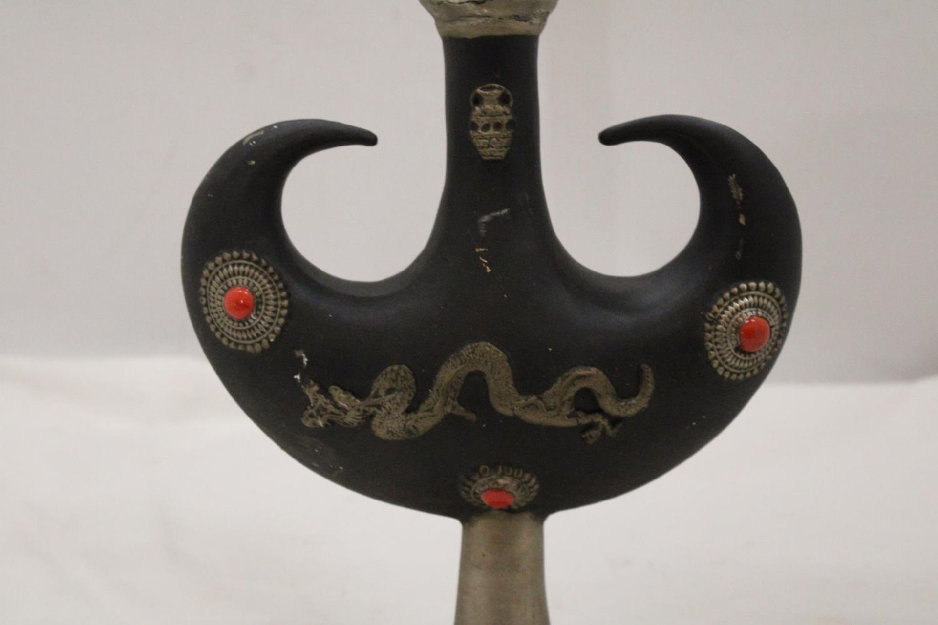 AN ORIENTAL METAL FESTOONED DRAGON LAMP - 19 INCH (H) - Image 6 of 6