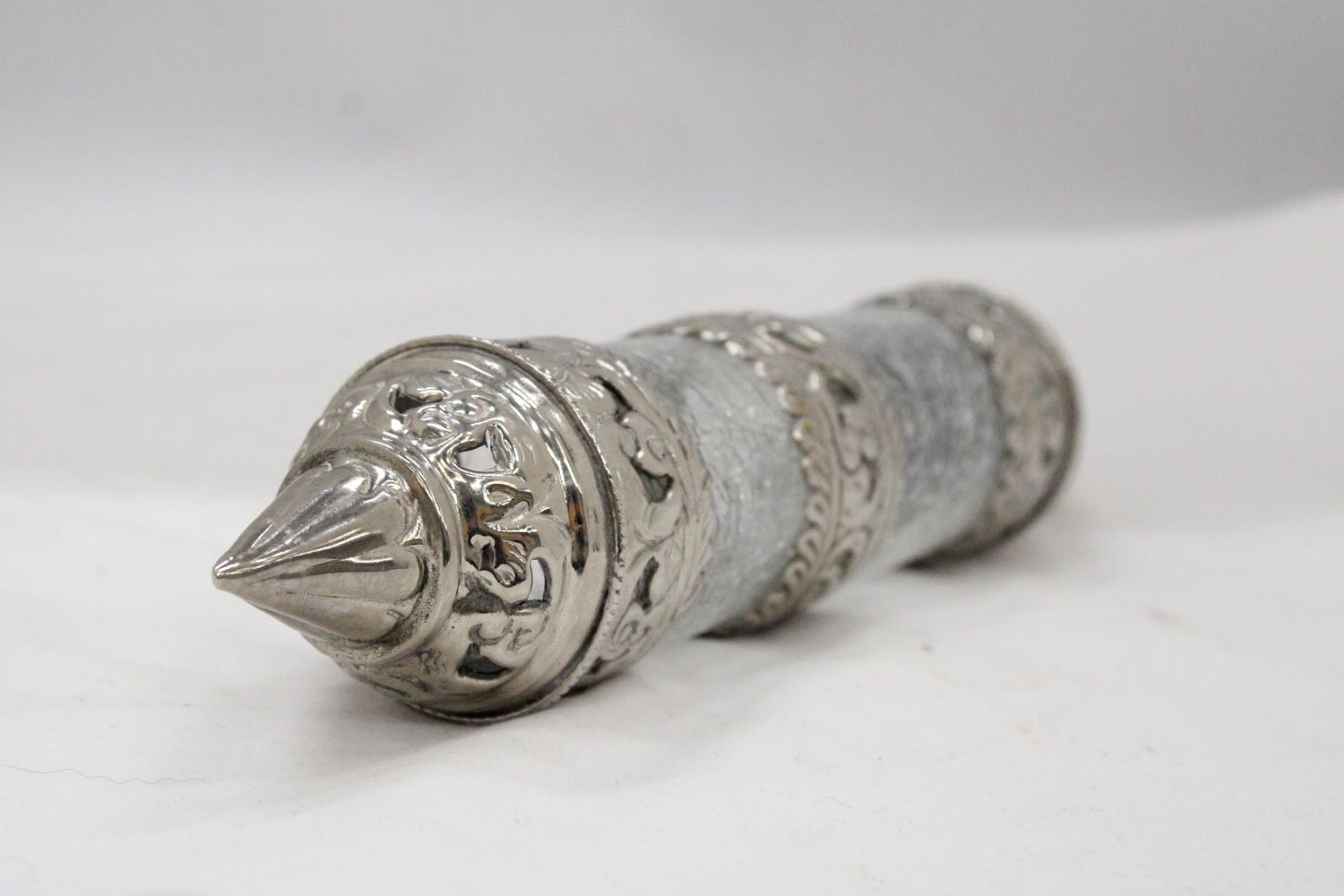 A FAR EAST SILVER PLATE AND CRACKLE GLASS SCROLL HOLDER - Image 2 of 7