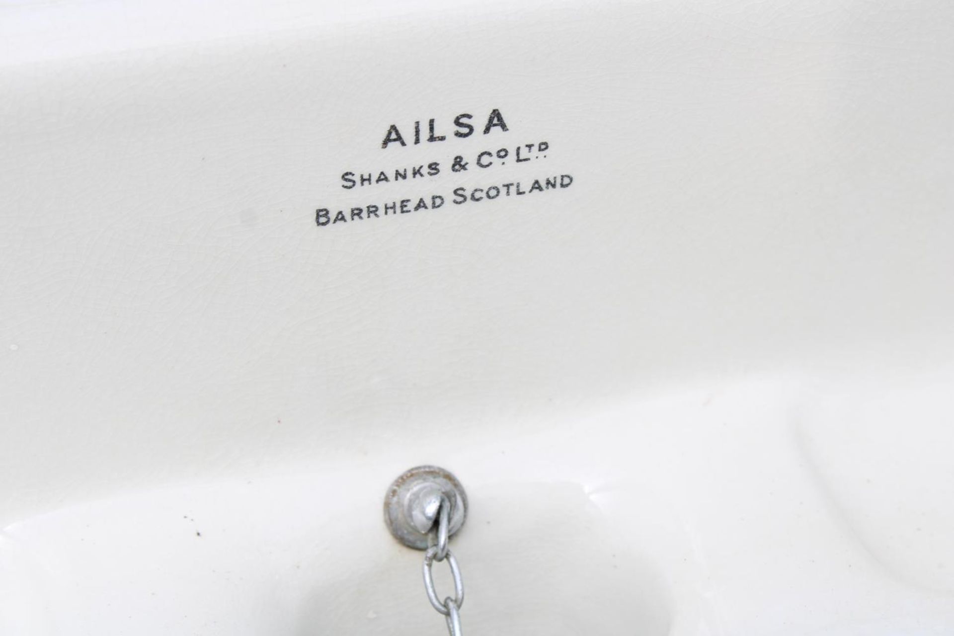A WHITE AILSA SHANKS & CO LTD SINK WITH BARLEY TWIST WOODEN STAND - Image 3 of 4