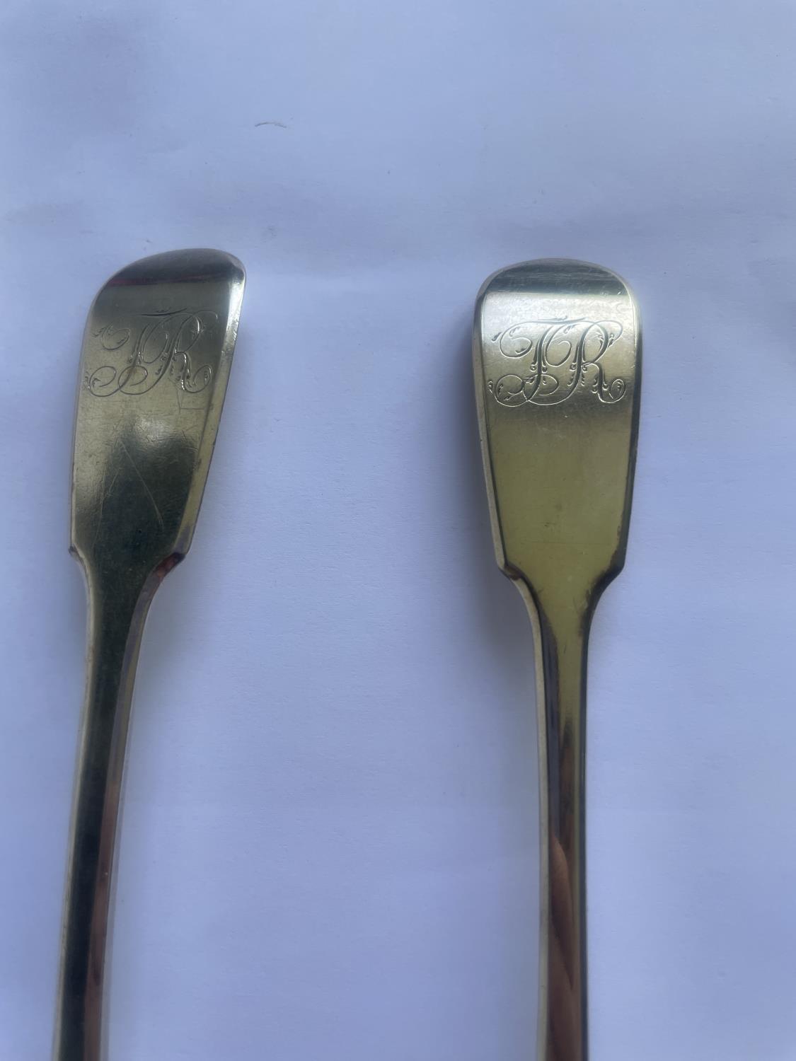 THREE HALLMARKED GEORGIAN SILVER SERVING SPOONS GROSS WEIGHT 256 GRAMS - Image 2 of 5