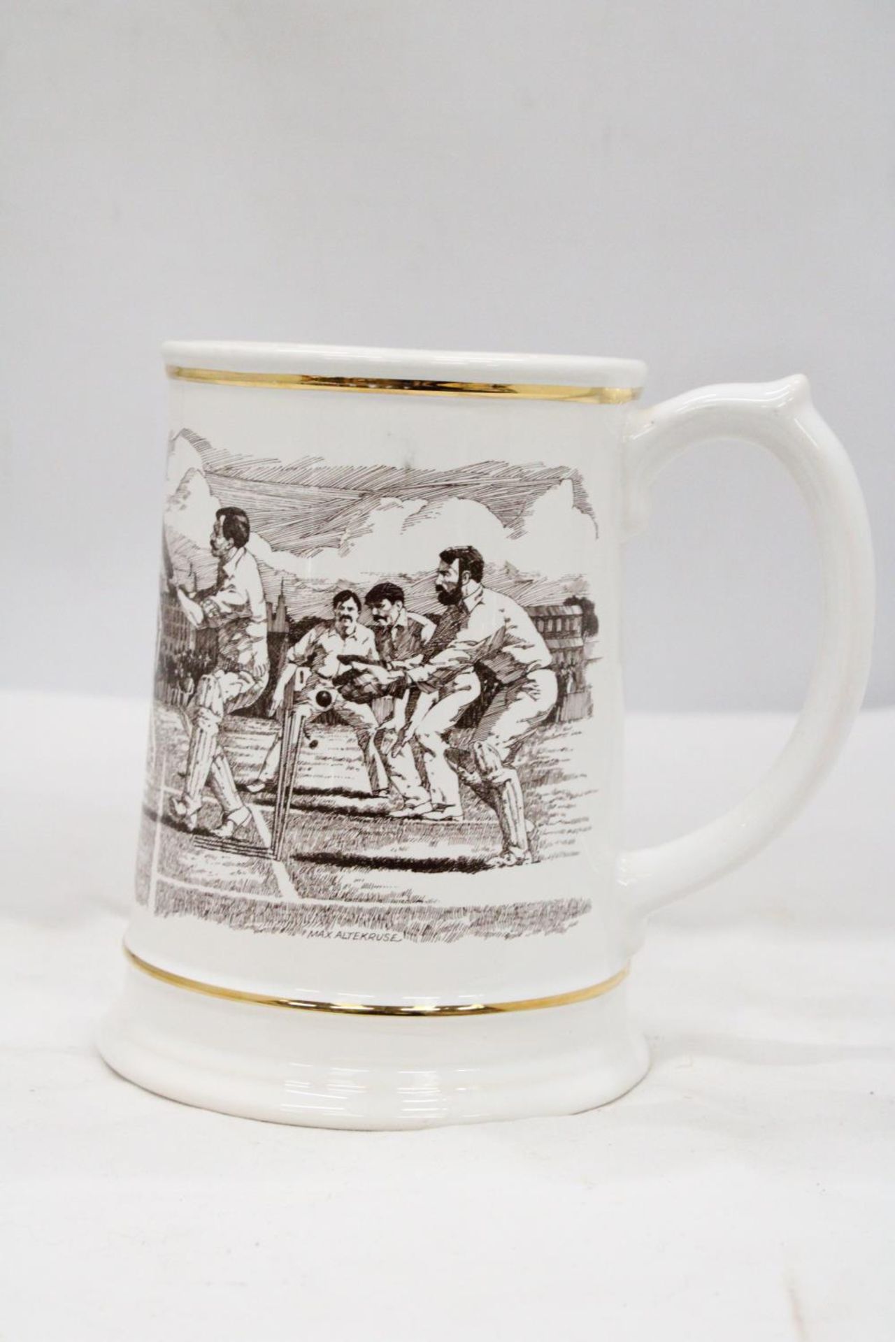 A LARGE LIMITED EDITION FRANKLIN PORCELAIN ASHES TANKARD 1882-1982 - APPROXIMATELY 16CM HIGH