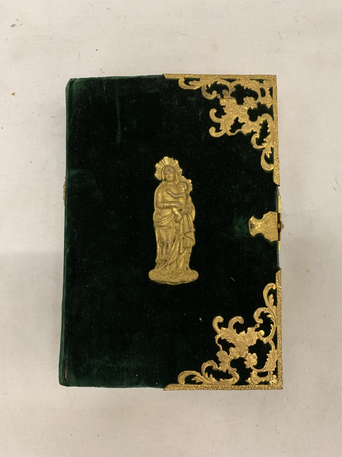A FRENCH PRAYER BOOK IN CUSHION FELT, WITH GOLD LEAF PAGES AND GILT METAL FRET WORK