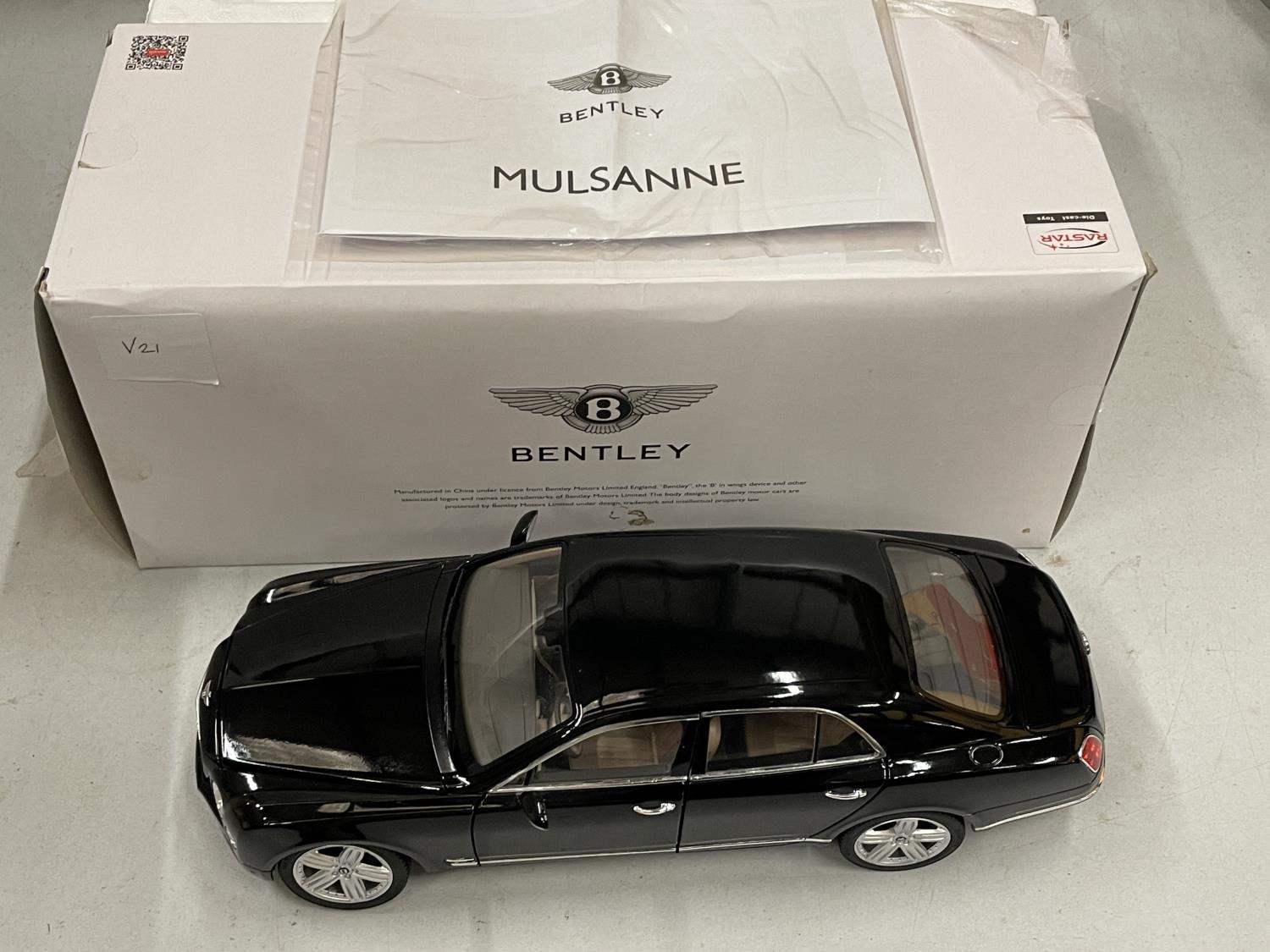 A BOXED MULSANNE BENTLEY MODEL CAR 1:18 SCALE