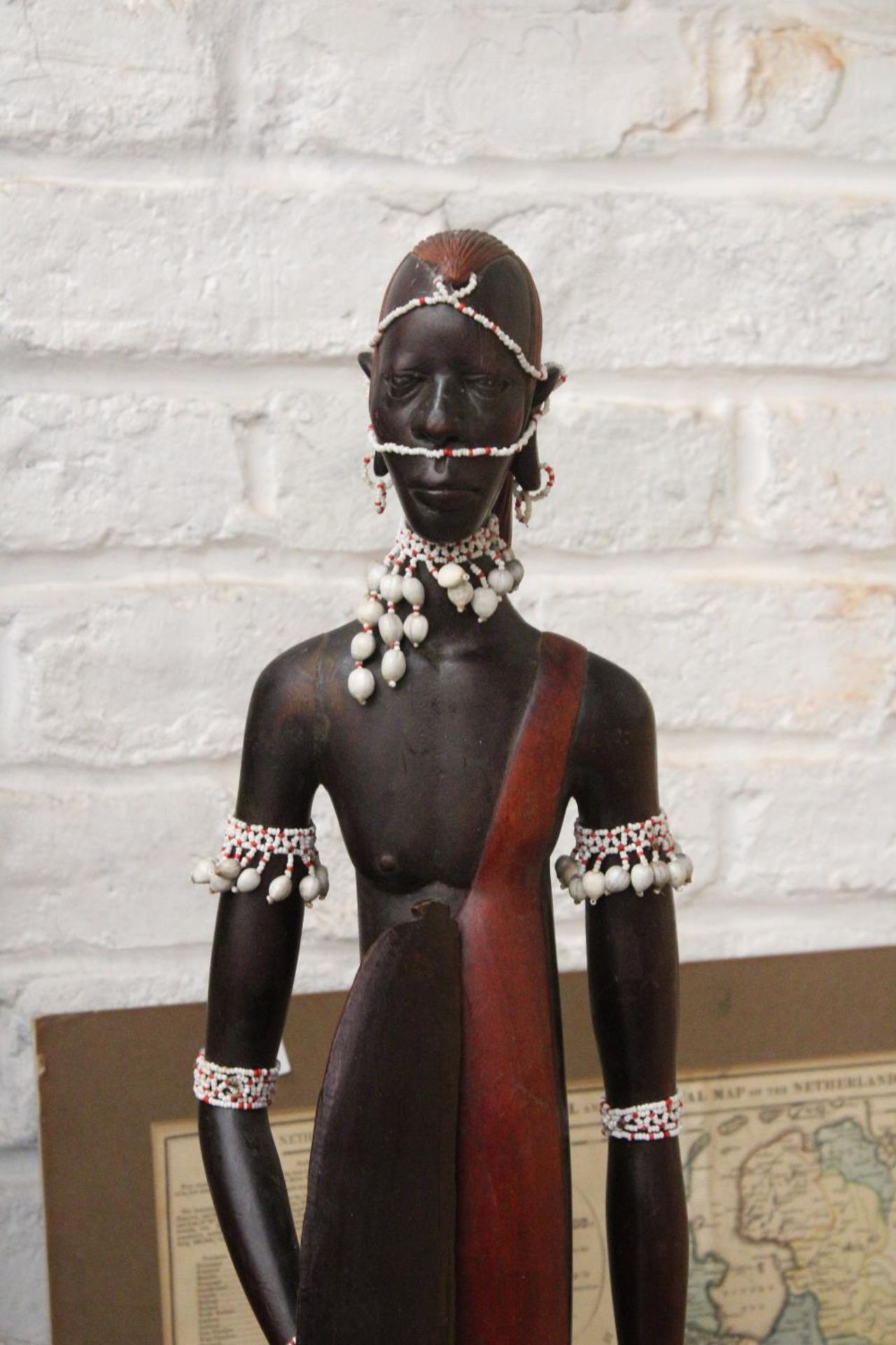 A HAND CARVED MASAI WARRIOR, HEIGHT APPROX 86CM - Image 2 of 4