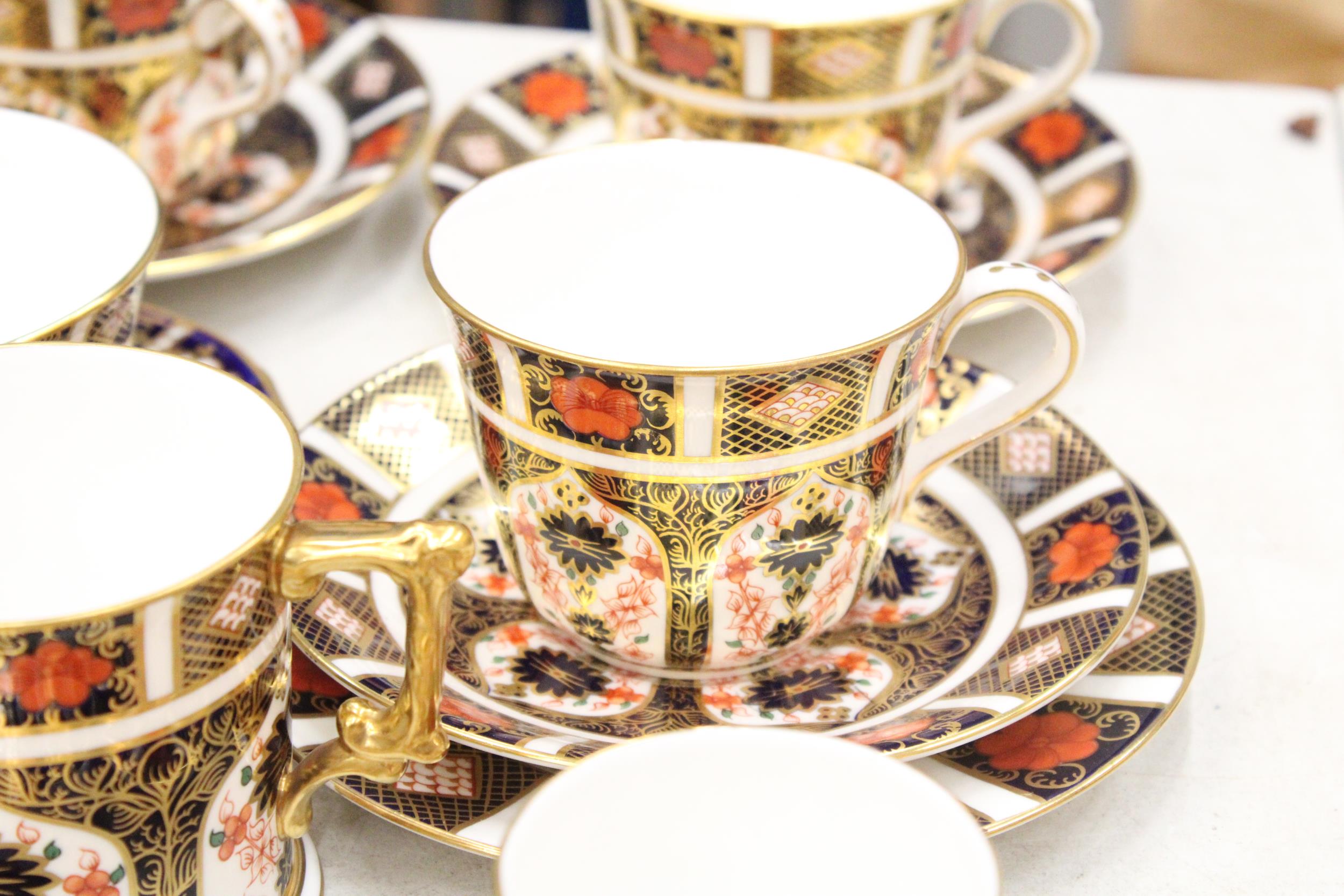 A QUANTITY OF ROYAL CROWN DERBY TO INCLUDE A LOVING CUP , COFFEE CANS AND SAUCERS, TEACUPS AND - Image 7 of 7