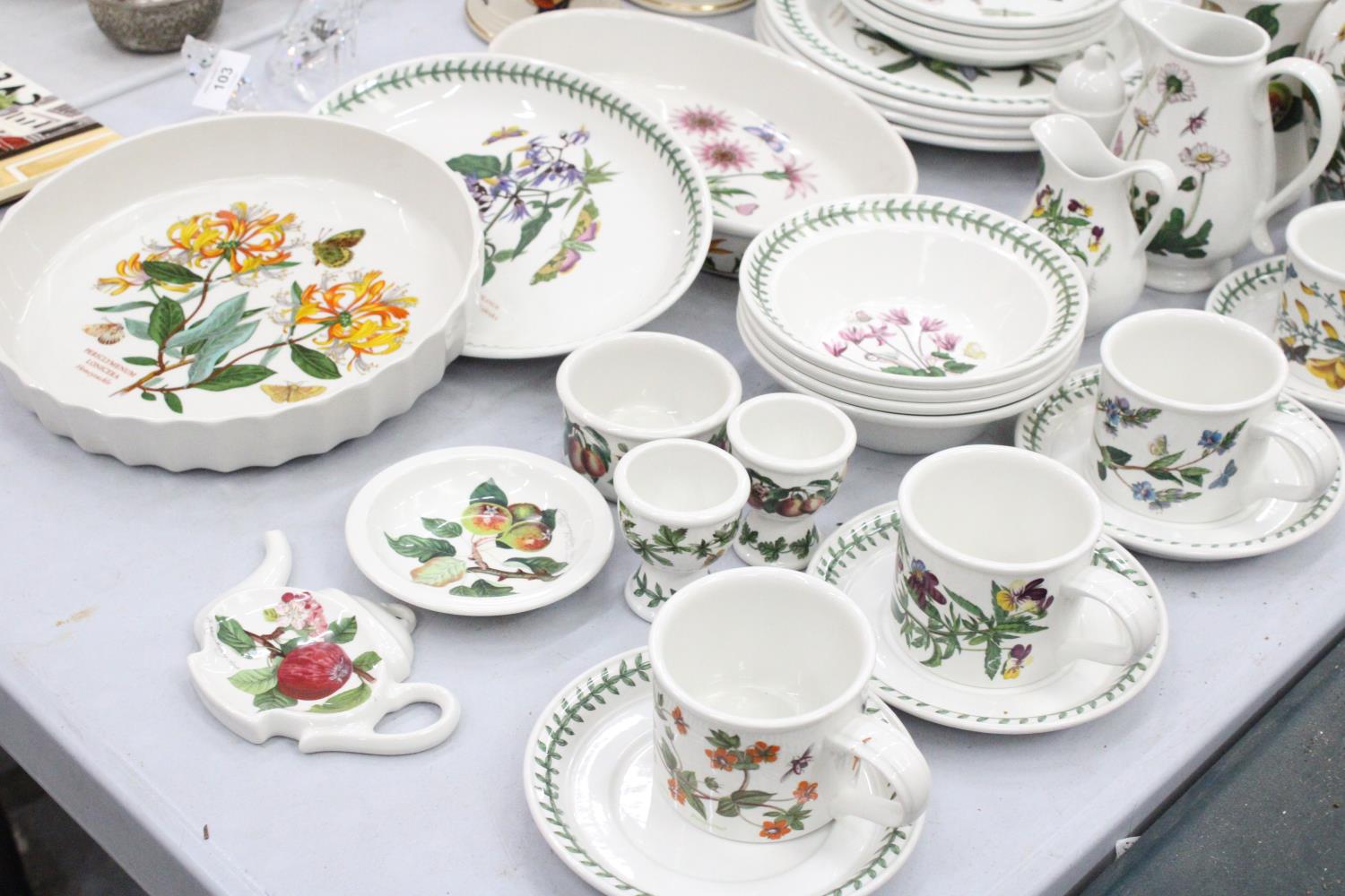 A LARGE QUANTITY OF PORTMEIRION BONTANIC GARDEN DINNERWARE - TO INCLUDE JUGS, PLATES, EGG CUPS ETC - Image 6 of 6