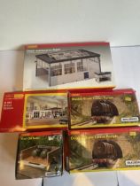 FIVE BOXED HORNBY MODELS TO INCLUDE FUEL OIL TANKS, DOUBLE STONE TUNNEL PORTALS, A DIESEL