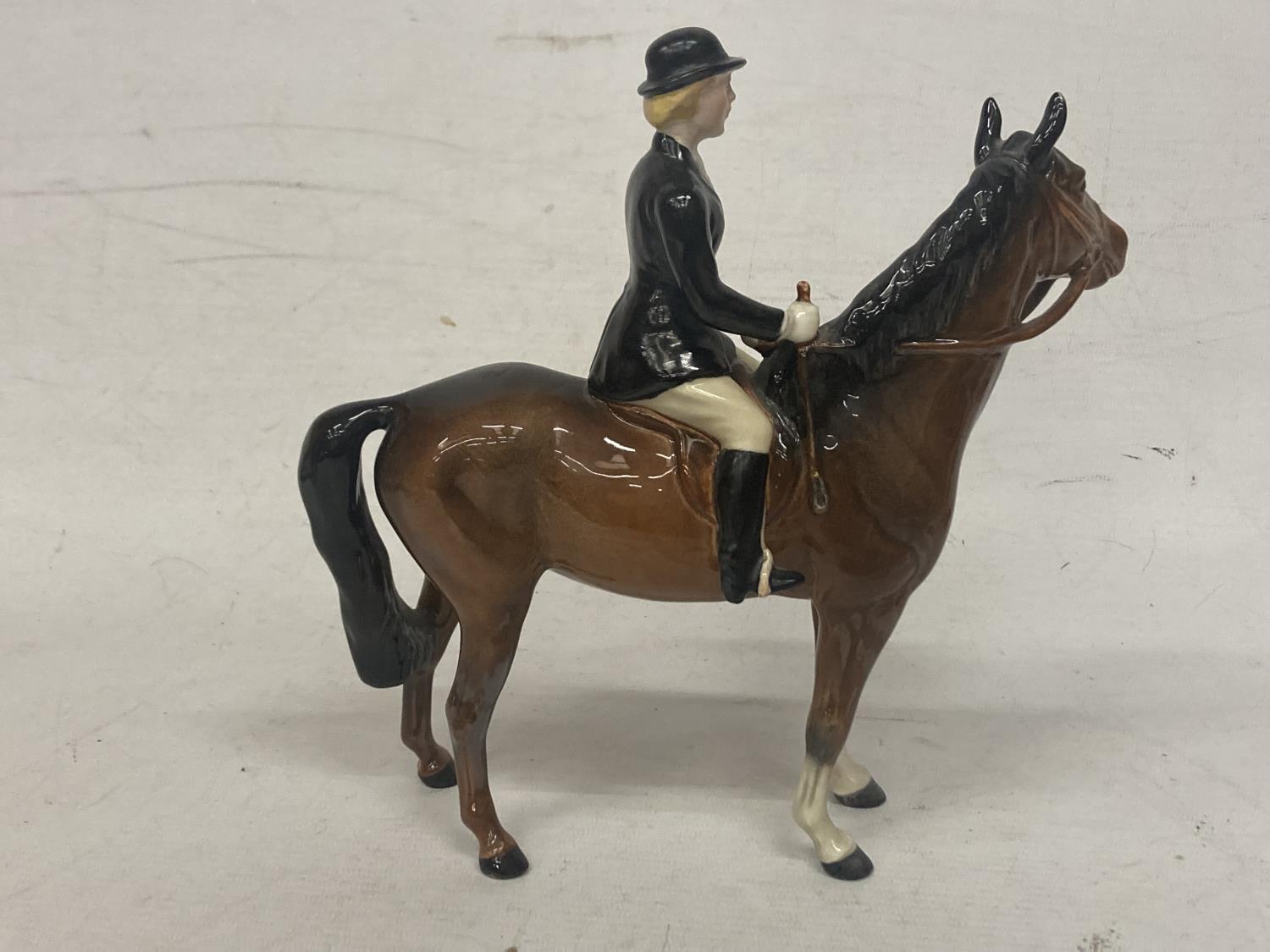 A BESWICK HUNTSWOMAN ON BAY HORSE - Image 4 of 5