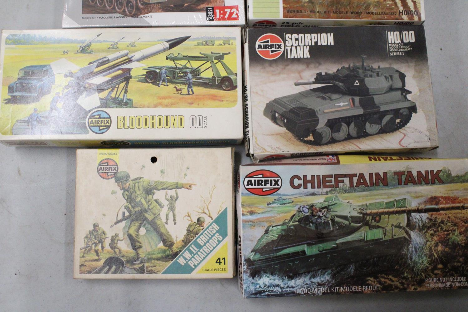 EIGHT BOXED AIRFIX MODEL KITS OF VARIOUS MILITARY VEHICLES AND EQUIPMENT ETC. - Image 3 of 7