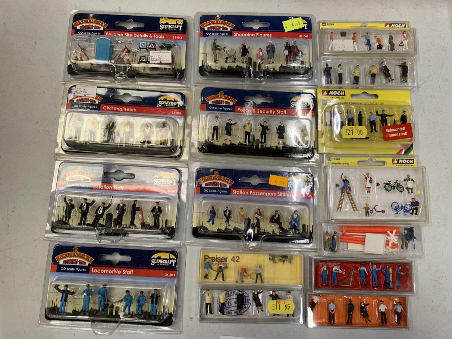 SIXTEEN BOXED BACHMANN, NOCH AND PREISER MINIATURE FIGURES TO INCLUDE BUILDING, SECURITY,