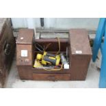 A VINTAGE WOODEN TOOL CHEST WITH AN ASSORTMENT OF MODEL AREOPLANE PARTS