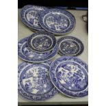 A MIXED LOT OF BLUE AND WHITE CERAMICS PLATES TO INCLUDE STONEWARE, WILLOW ETC