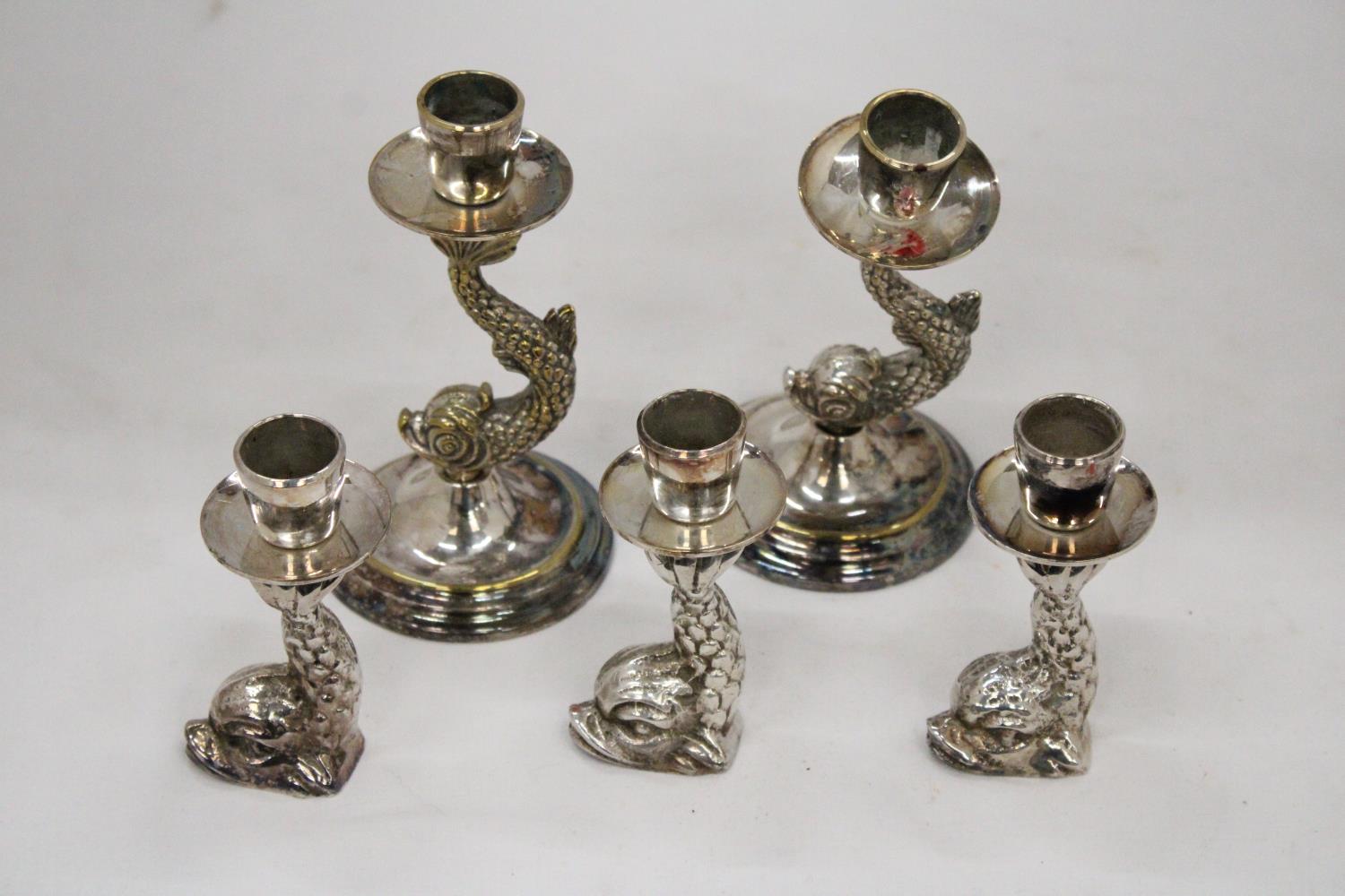 TWO VINTAGE ORNATE SILVER PLATED KOI CARP CANDLE HOLDERS PLUS THREE FURTHER KOI FISH CANDLE STICKS - Image 7 of 7