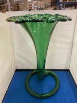 A VINTAGE LARGE ITALIAN CALLA LILY SHAPED GREEN GLASS VASE