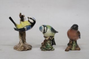 TWO BESWICK BIRDS TO INCLUDE A BLUE TIT AND A CHAFFINCH TOGETHER WITH A GOEBEL FIGURE OF A BLUE