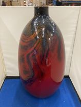 A LARGE ROYAL DOULTON FLAMBE VEINED VASE NO.1622 HEIGHT 40CM