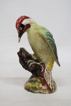 A LARGE BESWICK MODEL OF A WOODPECKER (A/F) IN A GLOSS FINISH