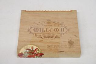 AN UNSEALED BOX OF WILLEM II PRODUCT OF HOLLAND GRANDEUR CIGARS