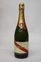 A BOTTLE OF G.H. MUMM & CO CHAMPAGNE