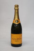 A BOTTLE OF VEUVE CLICQUOT PONSARDIN CHAMPAGNE