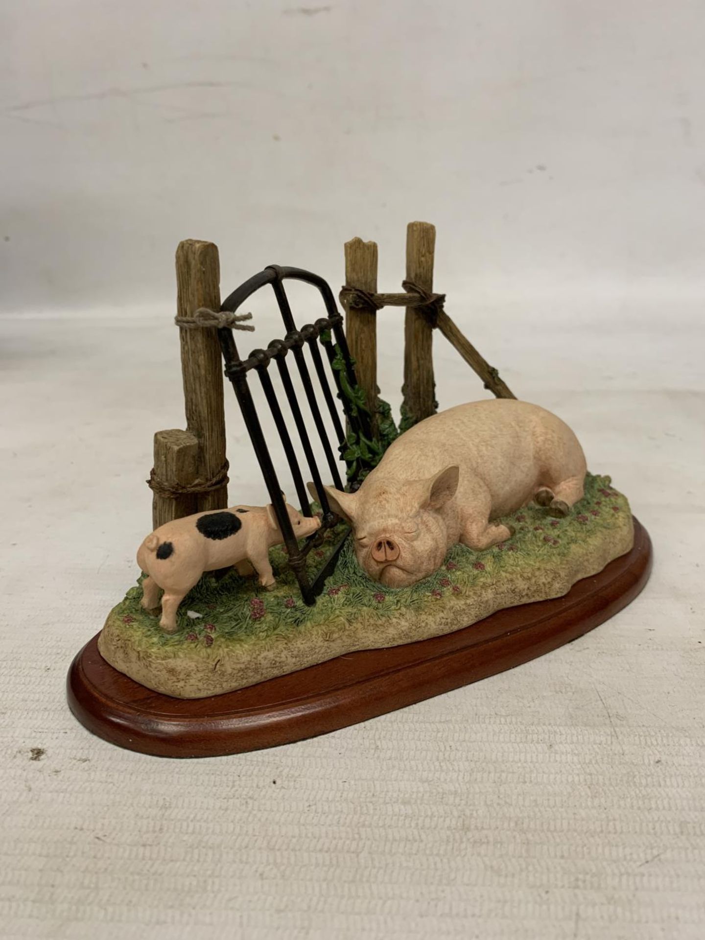 A BORDER FINE ARTS JAMES HERRIOT STUDIO FIGURINES A3705 "IN CLOVER" WITH BOX - Image 3 of 5