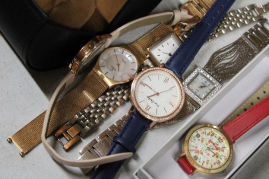 A QUANTITY OF WATCHES AND BRACELETS - Image 2 of 4