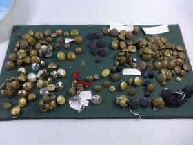 A LARGE COLLECTION OF MILITARY BUTTONS, TO INCLUDE RAF, ROYAL NAVY, 2ND LIFE GUARDS, ARP ETC
