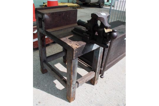 WOODEN WORK BENCH WITH ENGINEERS METAL VICE IN WORKING ORDER FROM A RETIREMENT DISPERSAL SALE NO - Image 1 of 6