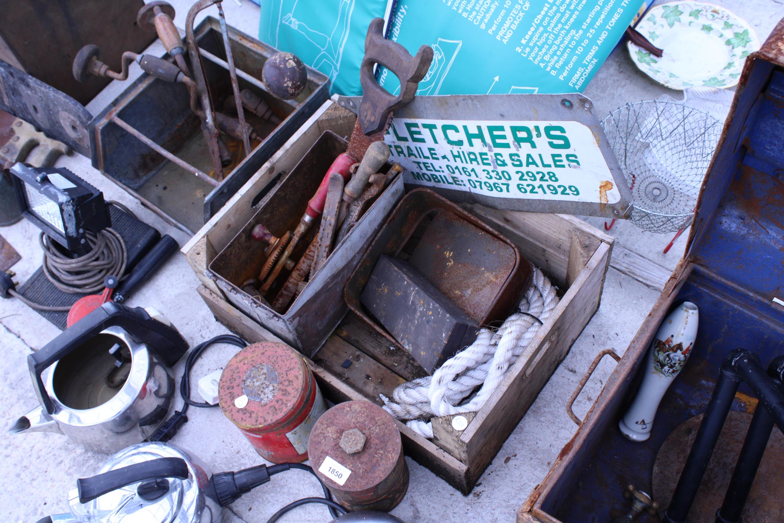 VARIOUS VINTAGE HAND TOOLS AND HARDWARE TO INCLUDE TINS, KETTLES, BRACE DRILLS, ETC - Image 4 of 4