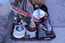 AN ASSORTMENT OF HOUSEHOLD CLEARANCE ITEMS