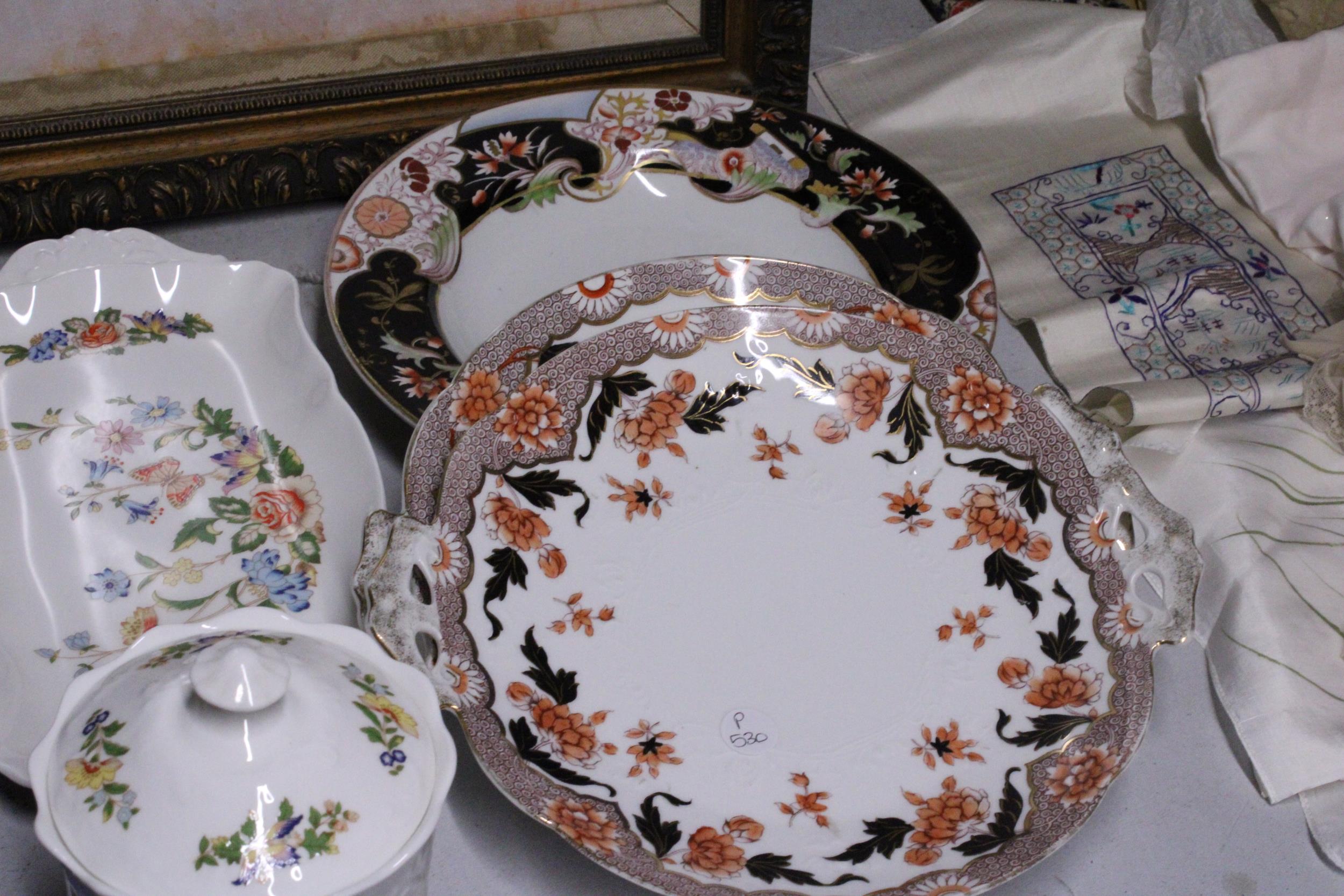 A QUANTITY OF AYNSLEY TO INCLUDE A BOXED 'THE HORSE' PLATE, FOOTED CAKE STAND, BOXED CAKE PLATE - Image 4 of 6